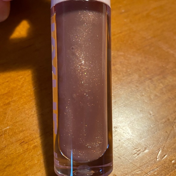 Kylie Jenner Plumping Gloss 💋 - Picture 6 of 10